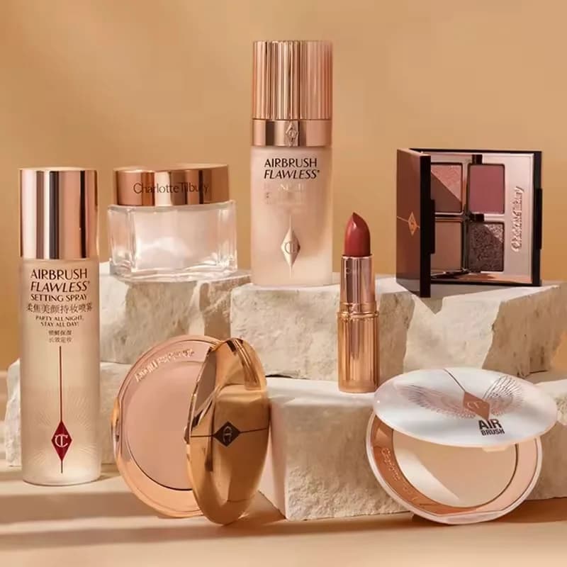Charlotte Tilbury Fondotinta Liquido, Fondotinta Cushion, Spray Fissante, Cipria Compatta, Blush in Polvere Love 2 Color, Ombretto, Rouge
