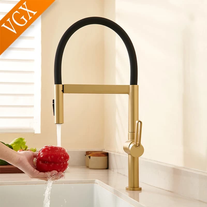 VGX Rubinetto da cucina Rubinetti per lavello Rubinetti per spruzzatore a flusso estraibile in gomma Miscelatore da cucina girevole Rubinetto per acqua Gru calda fredda Ottone Oro