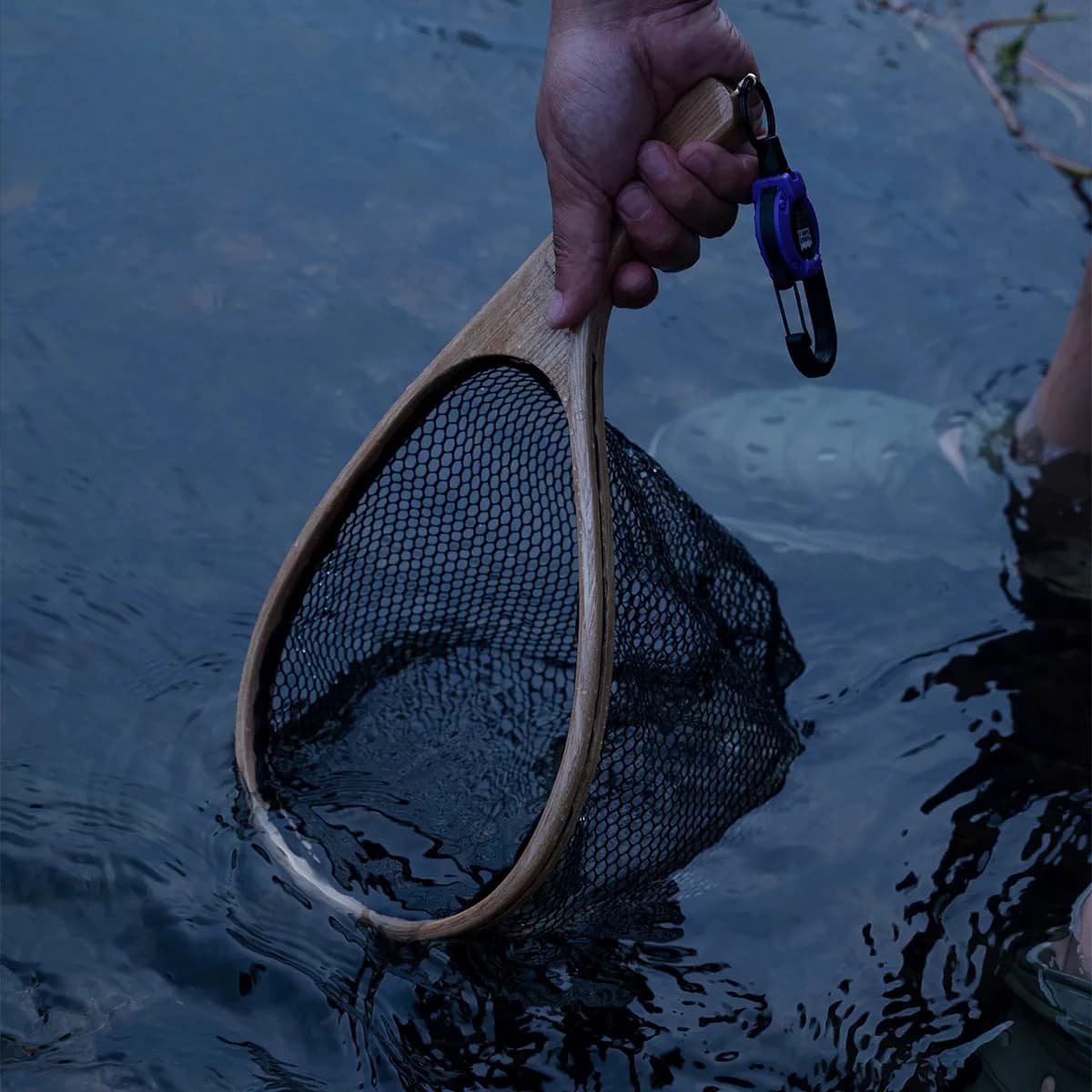 Vintage Walnut Handle Landing Net, Quick Dry Mesh Fly Fishing Net for Stream Fishing & Lure Angling, Portable Fishing Gear