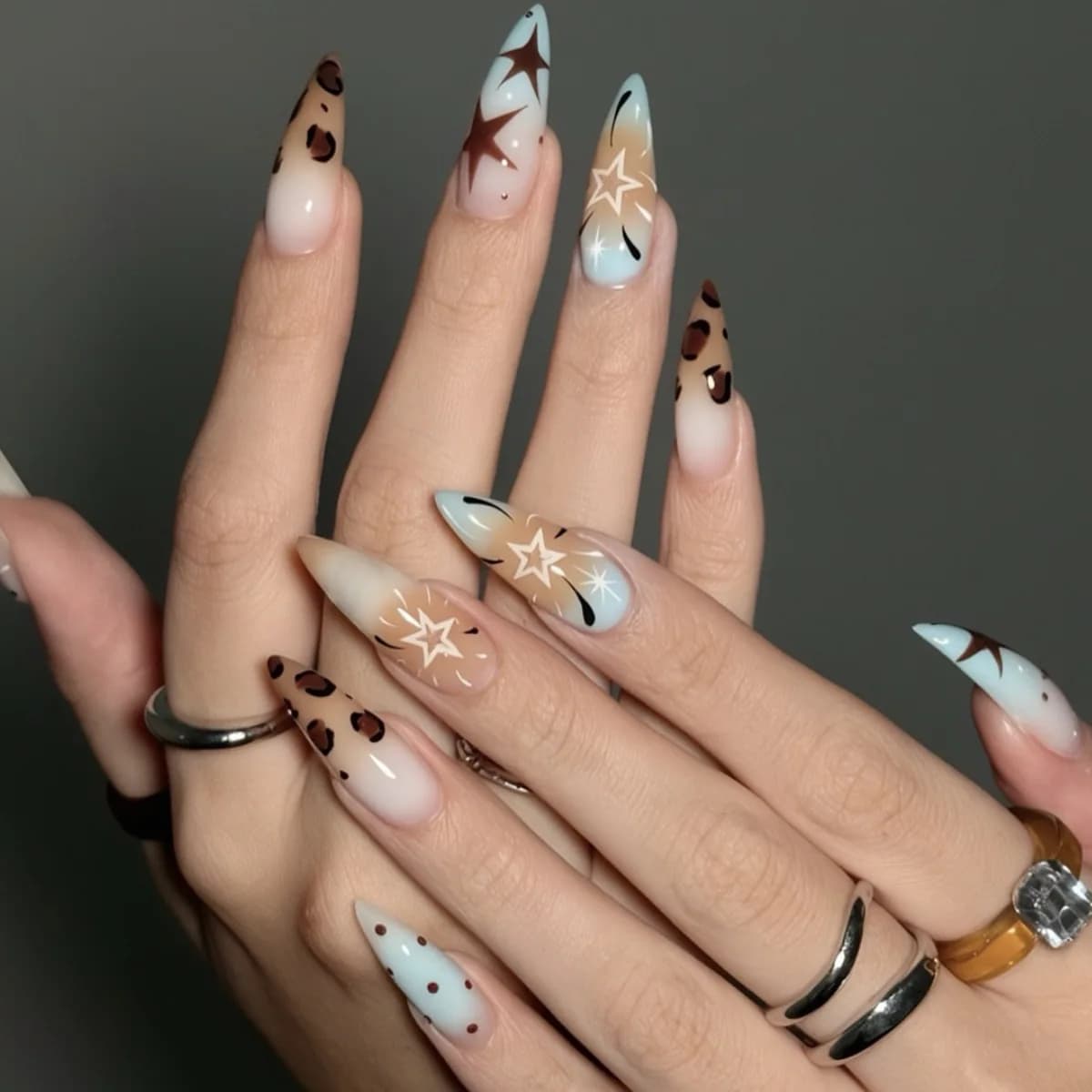 Wear fake almond-shaped nails, with shaded brown leopard print and star polka dot pattern, patch for removable nail art.