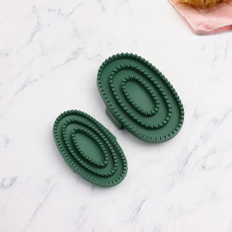 Strumenti per il lavaggio dei cuccioli alla moda Forniture flessibili per animali domestici Setole in gomma per massaggio Pettine per curry Spazzola da bagno per cani Pettine per massaggio per gatti