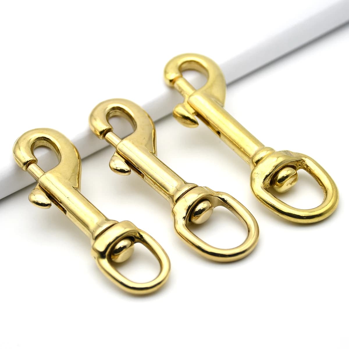 Moschettone in ottone massiccio Moschettone girevole Bullone Trigger Clip Chiusura a moschettone per parti di borse artigianali in pelle Accessori per guinzagli per cani da compagnia