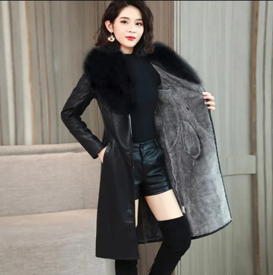 2025 Nuovo cappotto ispessito in pelle per il tempo libero autunno e inverno con tasche Cappotto lungo stile con cintura Cappotto alla moda allentato