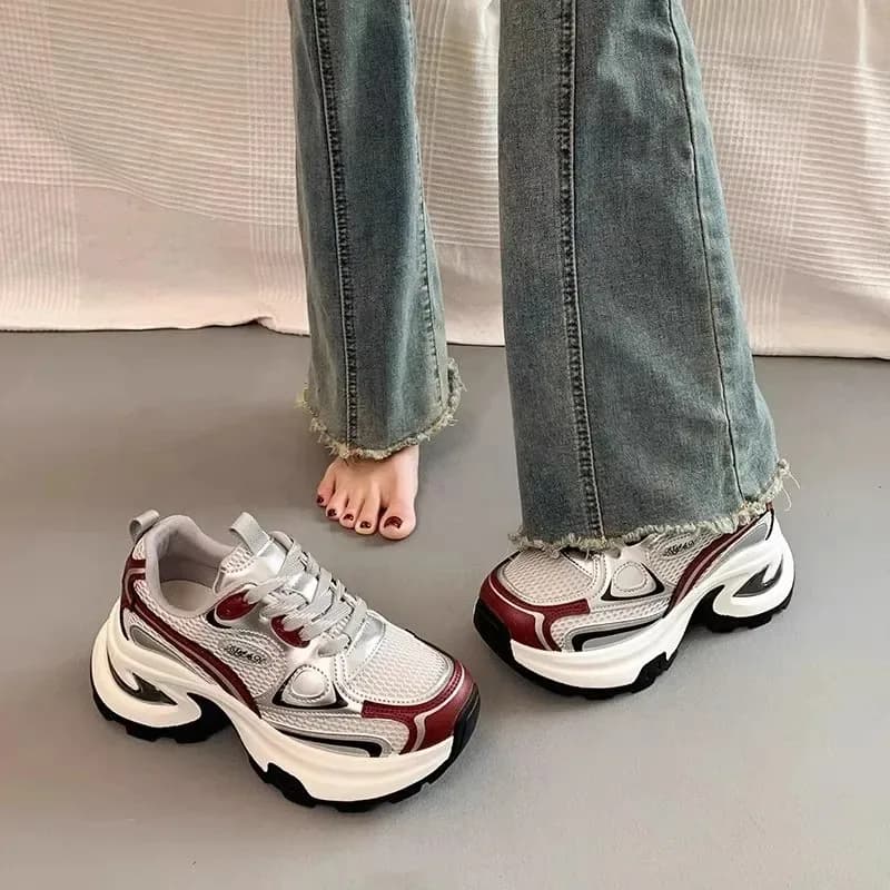 Scarpe sportive da donna con plateau, tacco alto, nuove, super di tendenza, colore argento, casual, con suola in gomma e strisce, collezione 2026