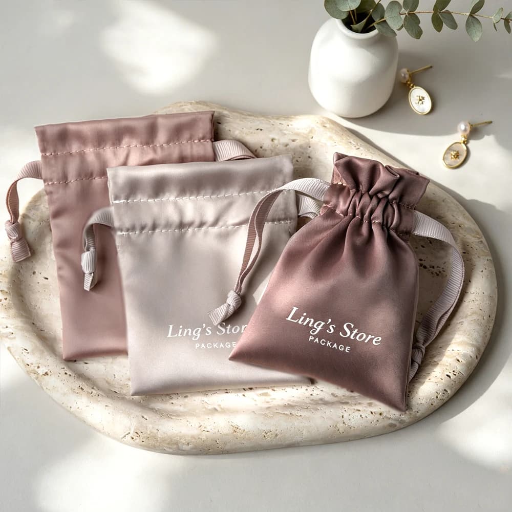 50Pcs Custom Logo Silk Jewelry Gift Bag Satin Drawstring Earring Ring Keychain Packaging Organizer Pouch Wedding Favor Candy Bag