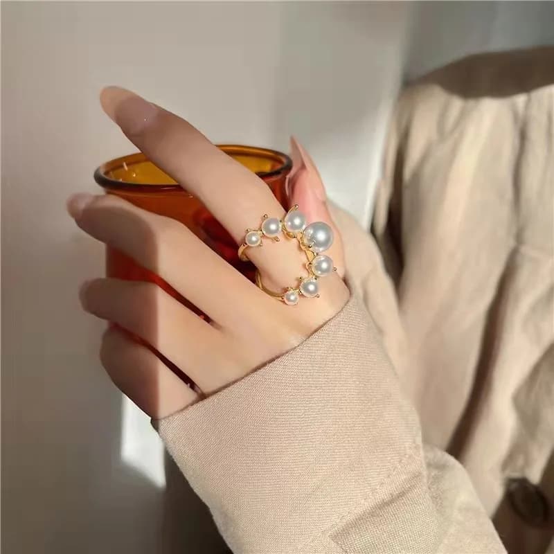 Anello di Perle di Lusso Leggero per Donne, Design di Nicchia alla Moda Coreana, Anello a Forma di C con Perle, Gioiello per Sposa e Banchetti
