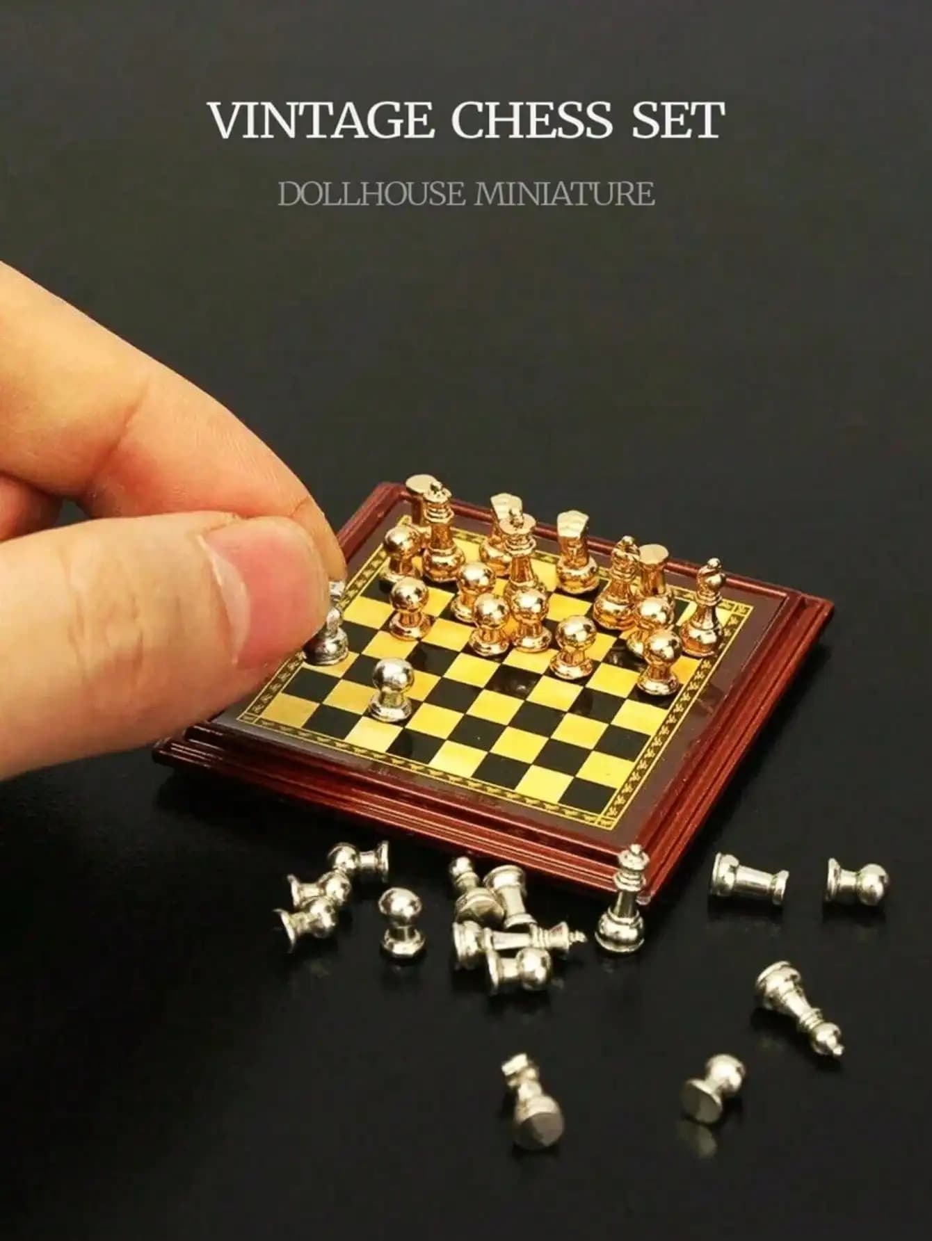 1 set di scacchi in metallo per casa delle bambole con pezzi in miniatura non magnetici, per miniature in scala 1:6 o 1:12!