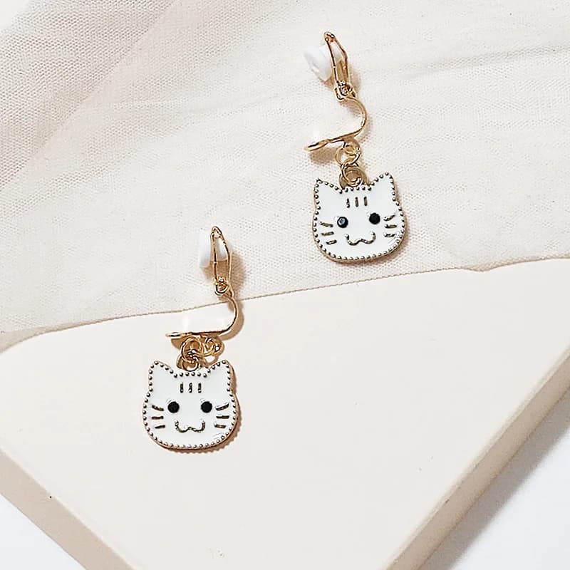 Goccia Orecchini in lega di gatto bianco Orecchini pendenti 2025 Gioielli di moda per le donne Ragazza Nuovo stile Accessori per animali carini