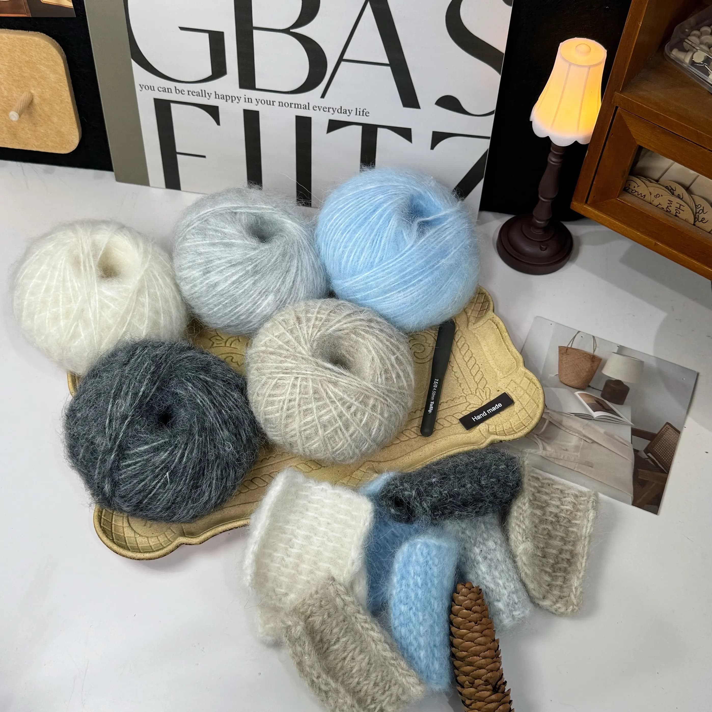 200g, Filato di Lana Mohair e Alpaca, Morbido e Ceroso al Tatto, Filato di Medio Spessore, Utilizzato per Uncinetto Fatto a Mano, Creazione Fai-da-Te di Maglioni, Sciarpe, Cappelli, Accessori per Capelli e Scialli da Donna alla Moda, 1 Confezione = 4 Gomitoli = 200g
