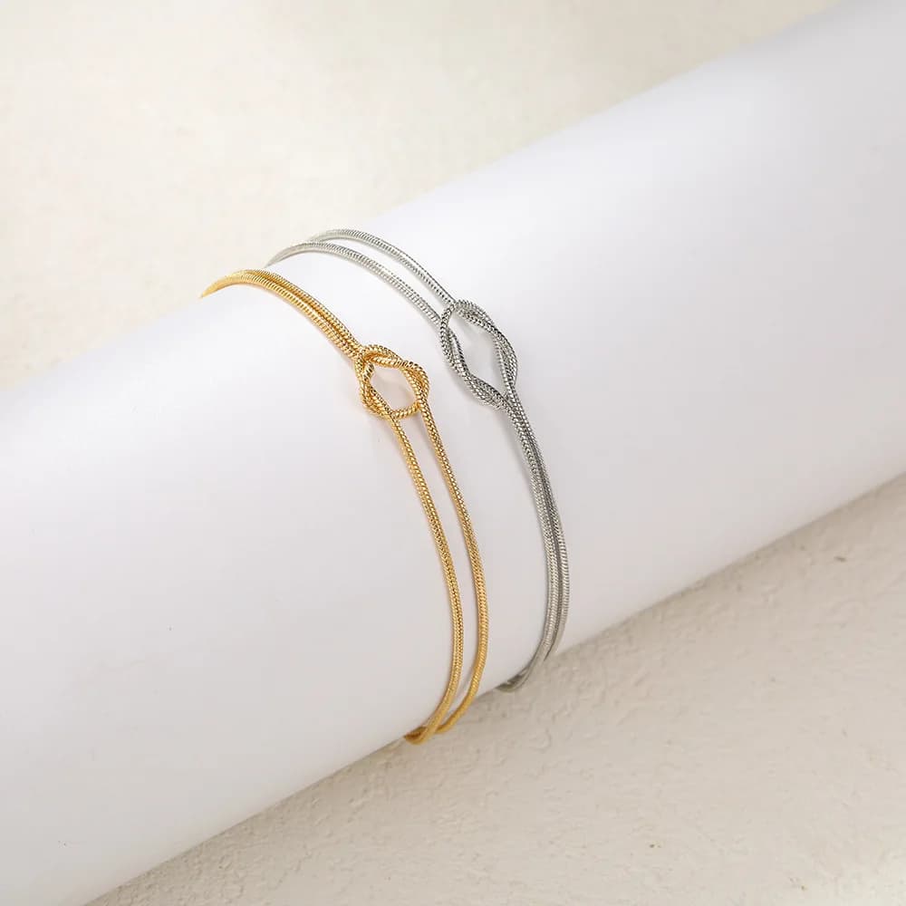 Bracciale a doppio nodo con design minimalista in stile INS, bracciale a 8 caratteri, stile europeo e americano, gioiello versatile e alla moda.