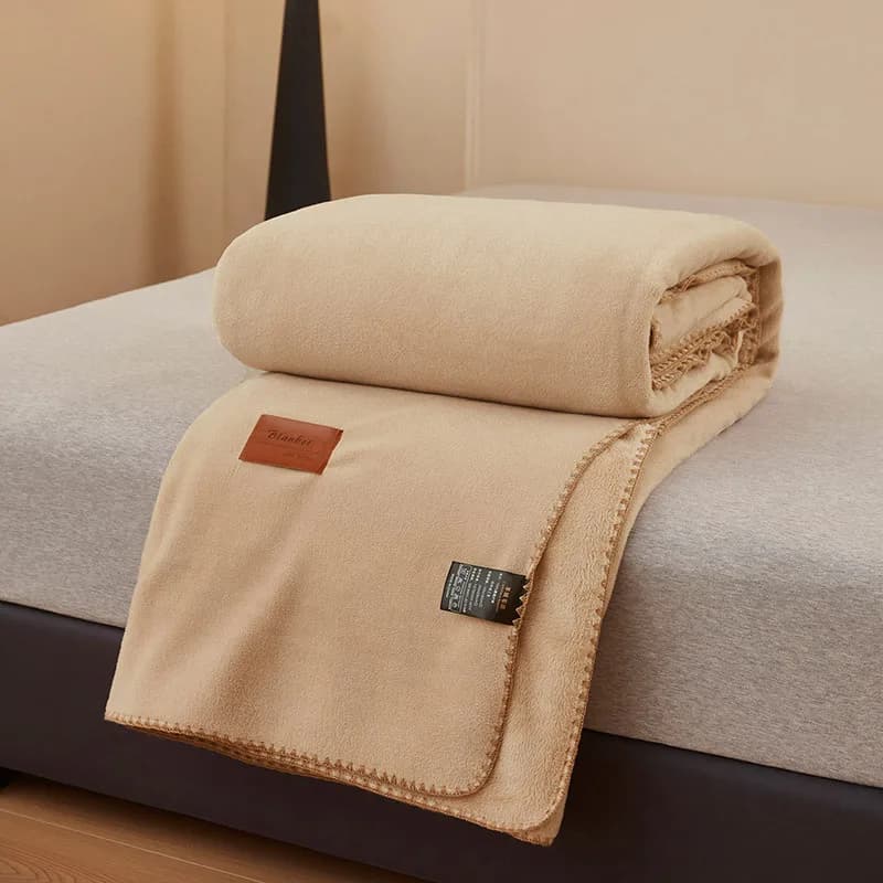 Nuova coperta in cashmere imitazione tinta unita di lusso leggero autunnale e invernale, calda coperta per divano in flanella, coperta per pisolino per dormitorio domestico