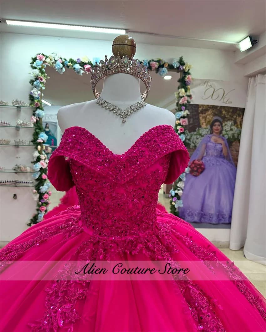 Rosa caldo Puffy In Rilievo Abito Quinceanera 2024 Principessa Cristalli Increspature Che Borda Abiti De 15 Robes Abito di Sfera Personalizzato