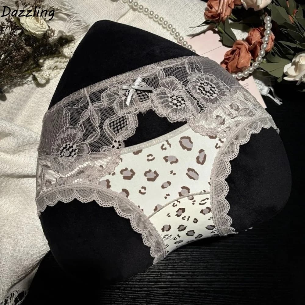 Slip da donna traspiranti a vita media in pizzo, con inserti in rete, fondo in cotone, stampa leopardata trasparente