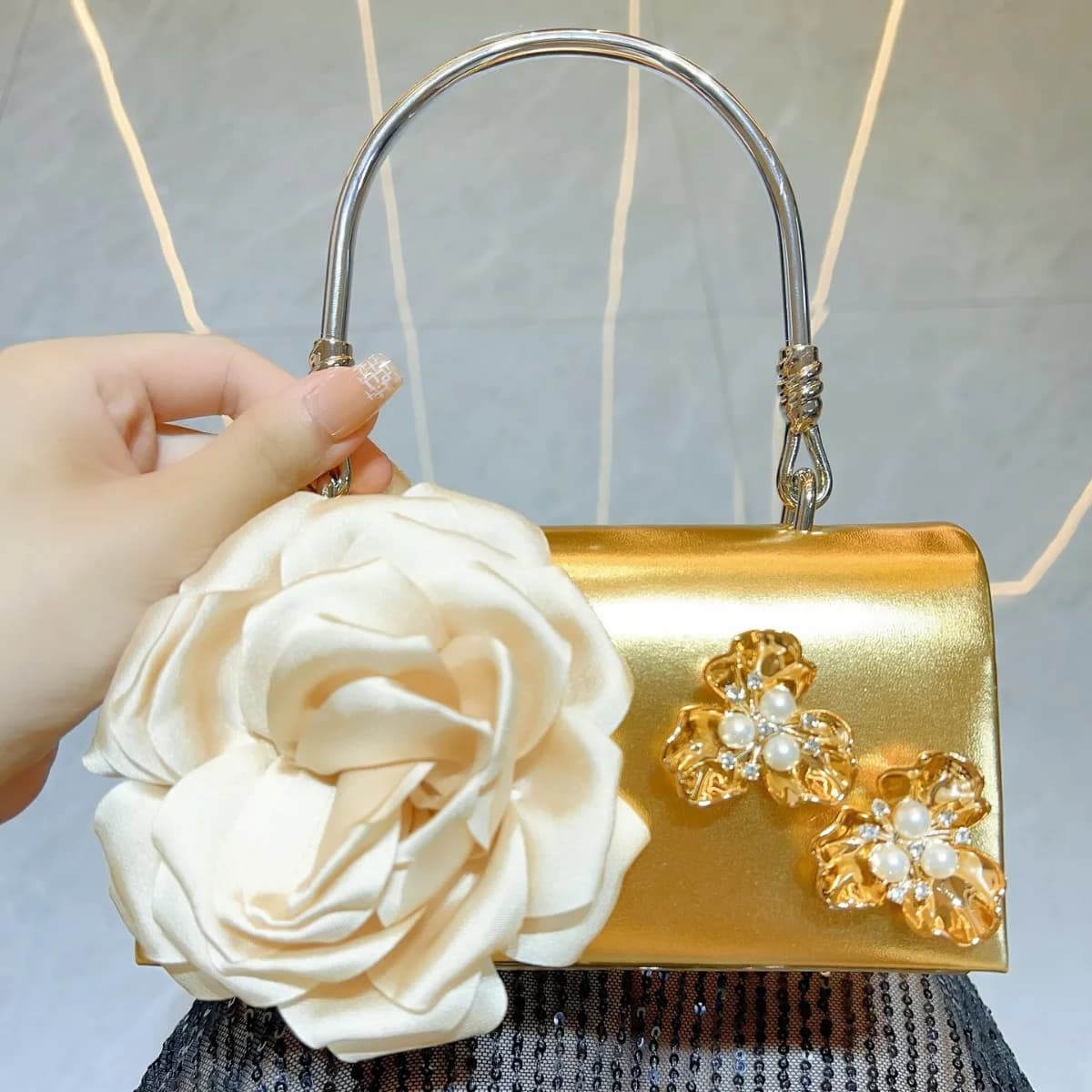Pochette di lusso con fiori 3D in oro da donna, compleanno formale, festa di ballo, borsa da matrimonio bianca, elegante borsa da sera con applicazioni da donna