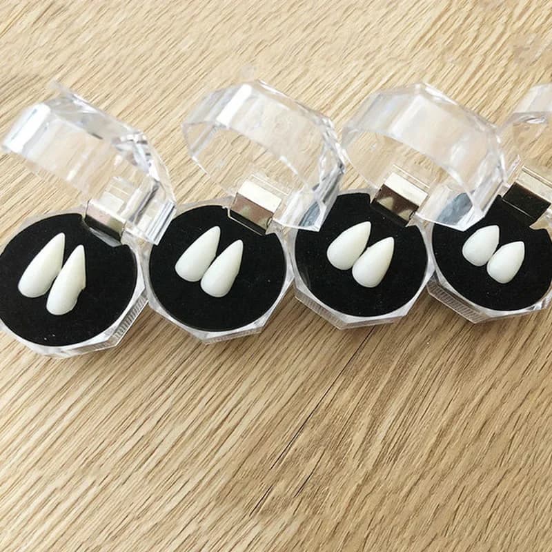 1 paio di denti da vampiro zanne protesi puntelli costume di Halloween puntelli denti finti colla solida protesi adesiva decorazioni per feste di Halloween