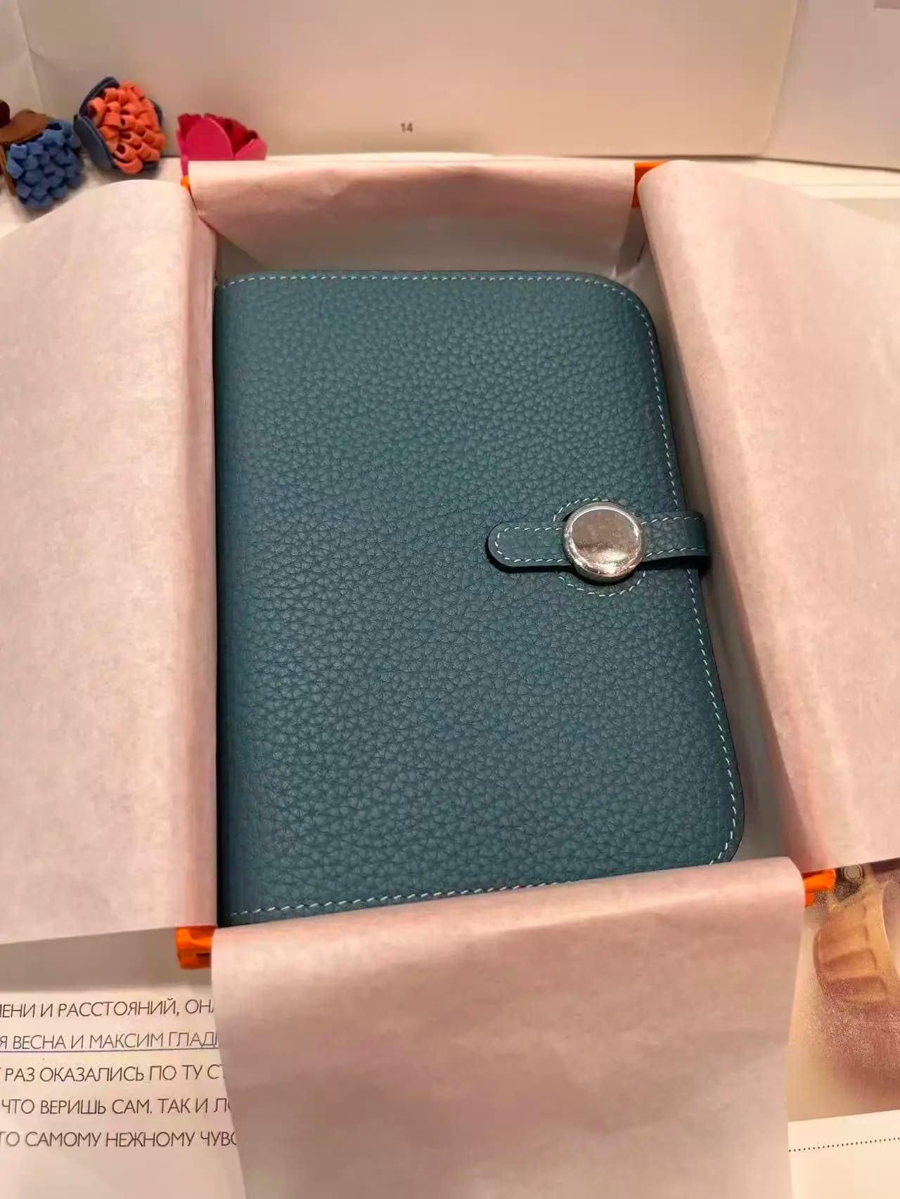 Genuine Pebbled Cowhide Passport Wallet Light Luxury Unisex Travel Document Purse Snap Button Closure Multi‑Pocket Card Cash Storage Holder Bag With Gift Box