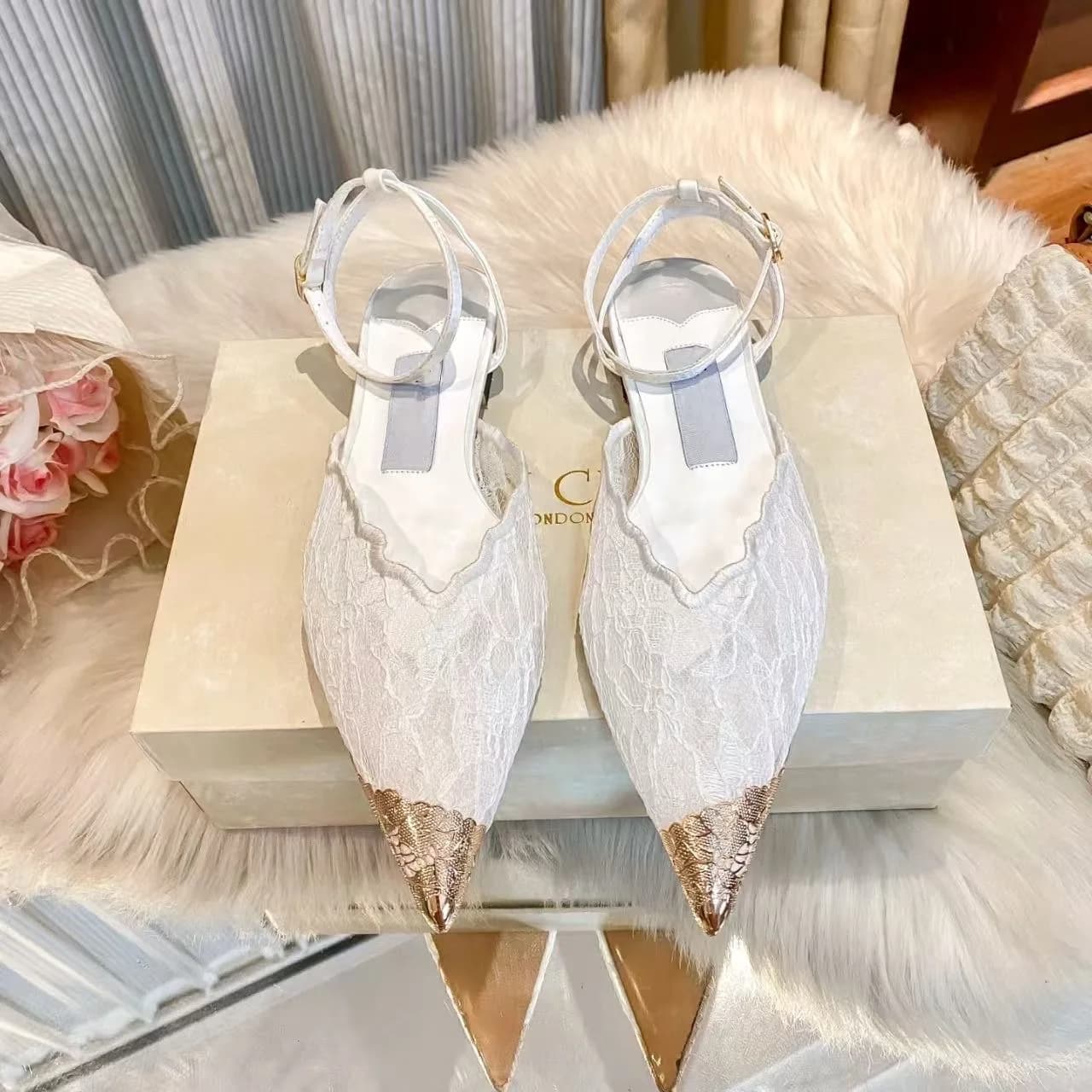 26 Women's Lace Pointed Toe Flat Bottom SandalsBreathable Anti-Slip Comfortable Leather Interior RubberSole FashionableWeddin...