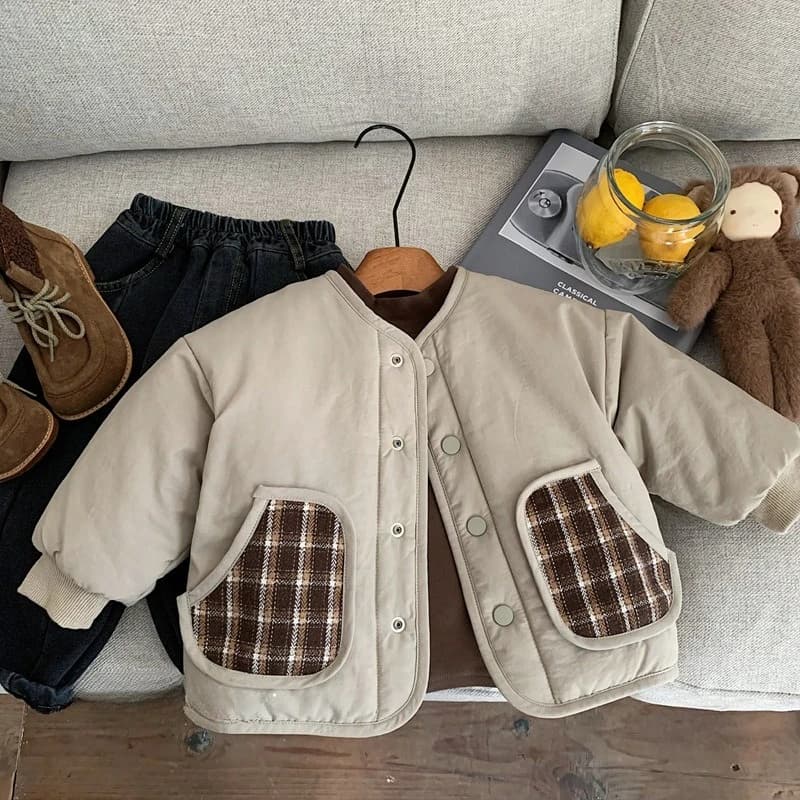 Giacca in cotone caldo spesso con tasche grandi scozzesi girocollo spesso per bambini alla moda autunno/inverno 2025