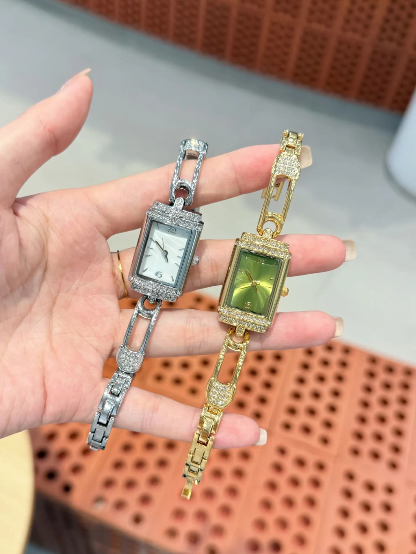 Orologi da donna selezionati di fascia alta, nuova collezione 2026, lusso intestato e stile sofisticato, un regalo perfetto per le donne.
