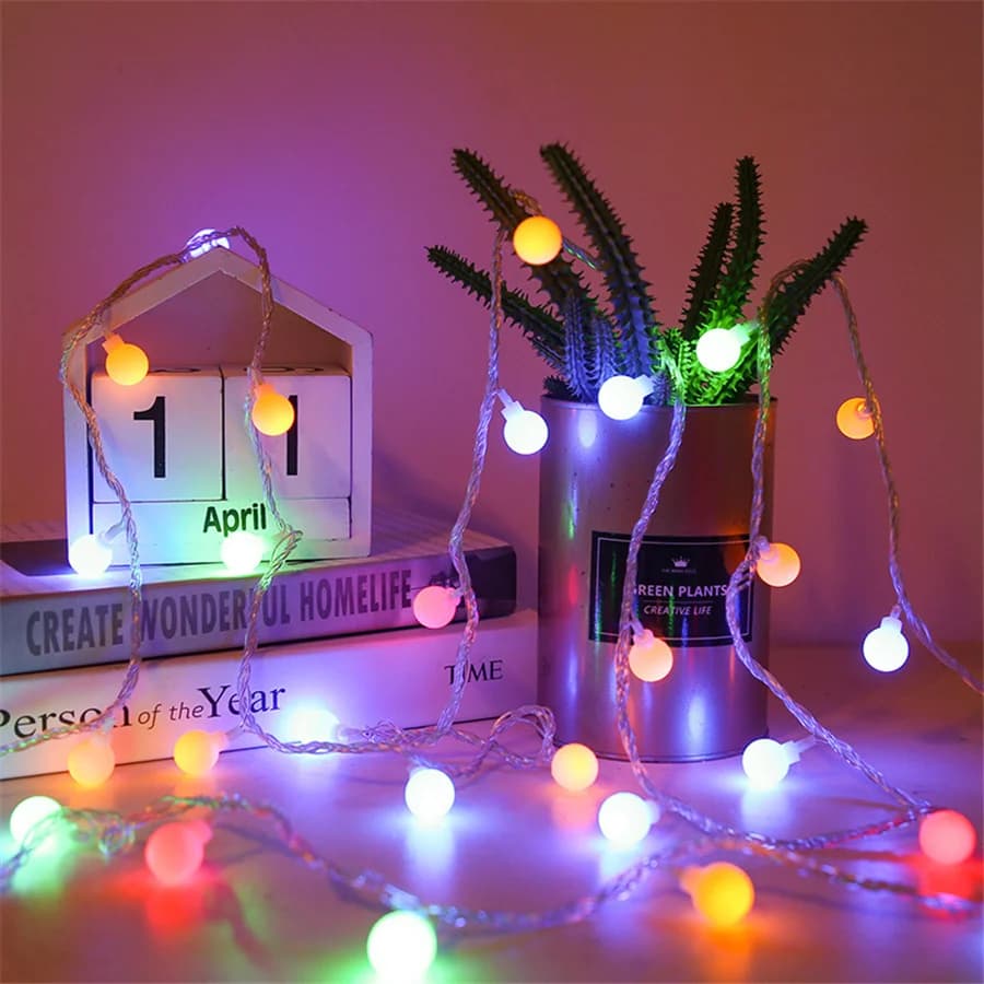 Luci natalizie a LED con sfera a globo alimentate a batteria 6M 10M Ghirlanda di luci natalizie per decorazioni per la casa dell'albero di Natale della festa nuziale