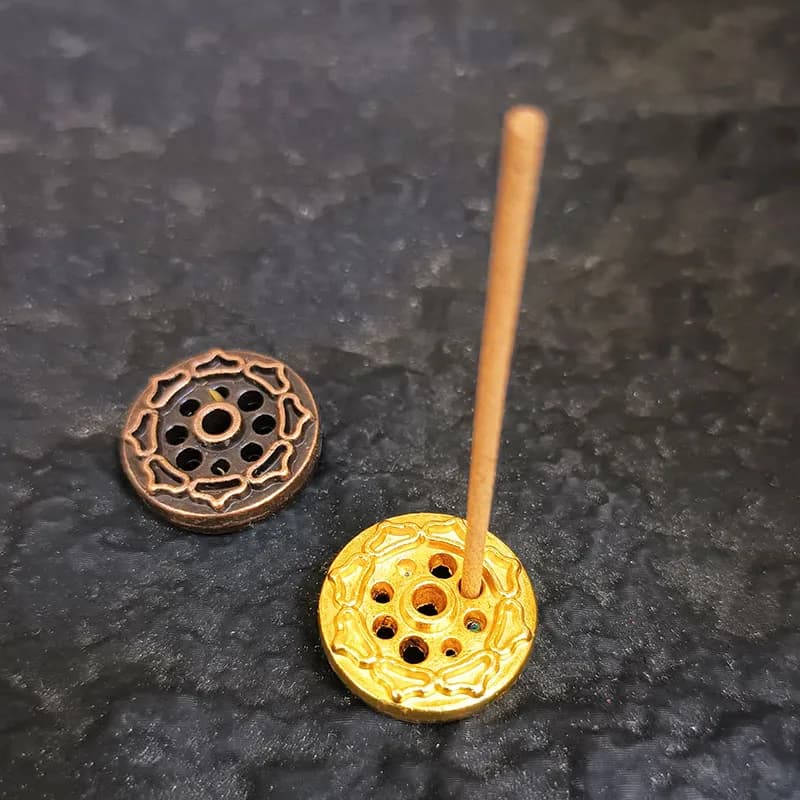 1x mini bruciatore di incenso in legno di sandalo in metallo da 2 mm OUDH porta bastoncini di incenso per meditazione decorazioni per la casa