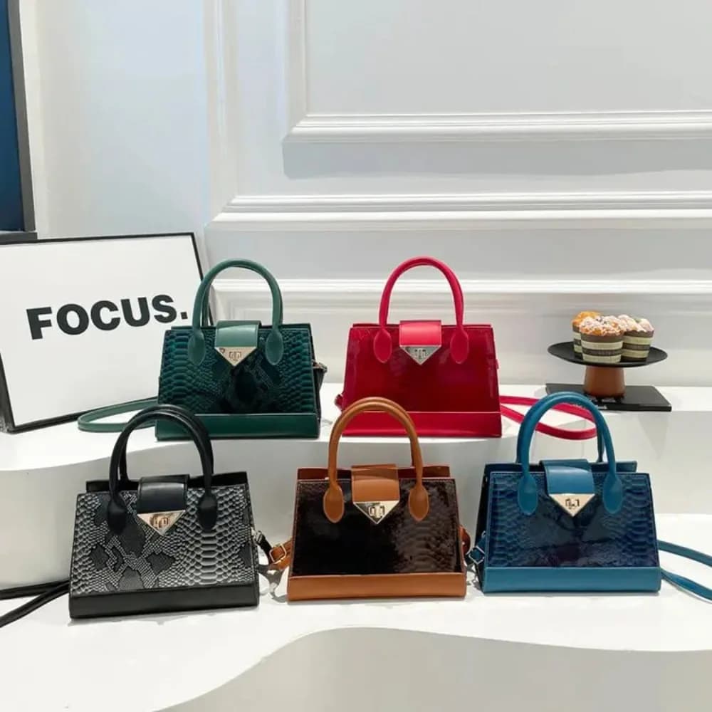 Trendy shoulder bag, retro American medium size, high-quality women's PU patent leather crocodile pattern fashionable handbag