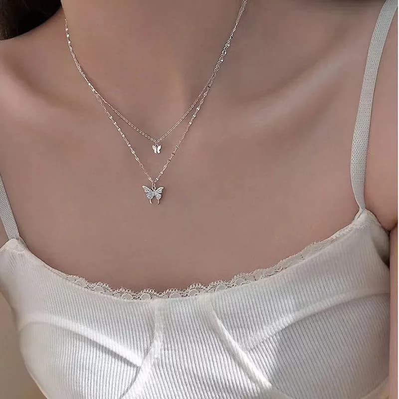 Collana da Donna con Farfalla Lucida, Ciondolo a Doppio Strato, Girocollo a Croce, Catena per Clavicola di Lusso Leggero, Gioielli da Festa