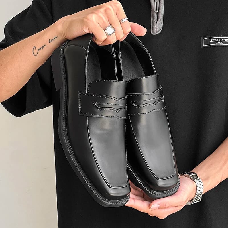 Scarpe in pelle da uomo di alto lusso Stile gentiluomo britannico Abito da festa di moda lavoro quotidiano 38-46 Mocassino versatile nero taglie forti