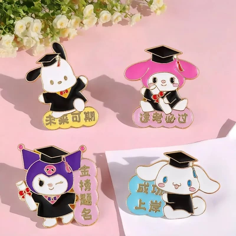 Nuova spilla Sanrio in metallo, simpatico cartone animato, con personaggi Kuromi, Yugui Dog e Pacha Dog, ideale come decorazione per astucci e zaini studenteschi.