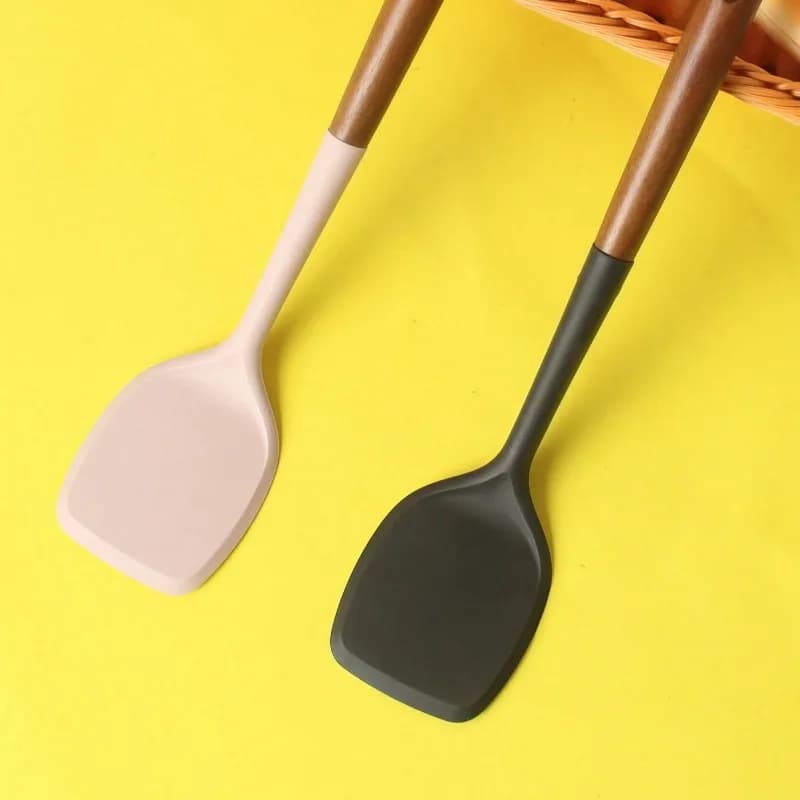Spatola in silicone con manico in legno Padella antiaderente durevole Utensile da cucina specializzato Utensile da cucina domestico resistente al calore