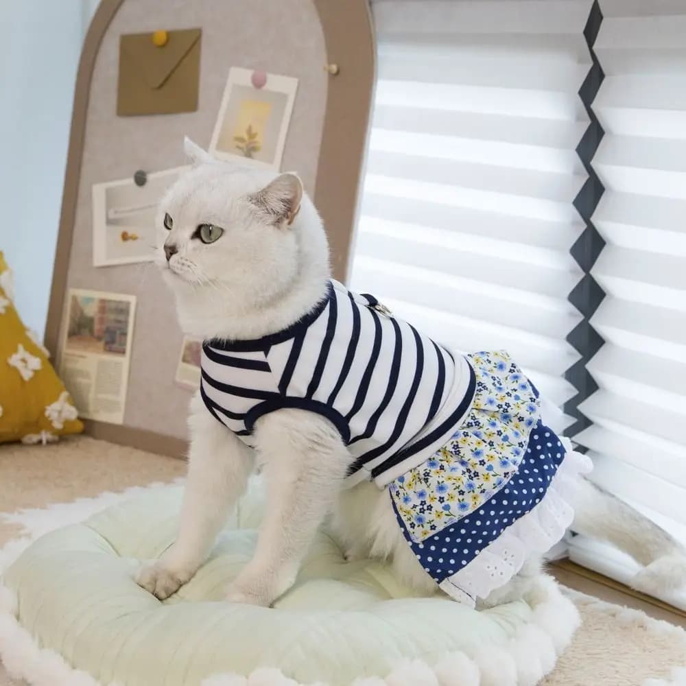 Moda carino vestito per cani a righe design sottile traspirante vestiti estivi per animali domestici morbido gilet per gatti imbracatura primavera