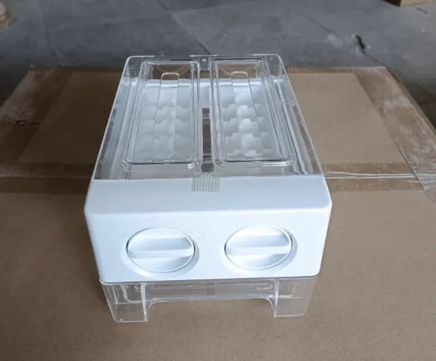 Contenitore per il ghiaccio rimovibile per la conservazione del ghiaccio, piccolo cassetto, igienico e conveniente, stampo per cubetti di ghiaccio con stampo per congelamento del frigorifero congelato