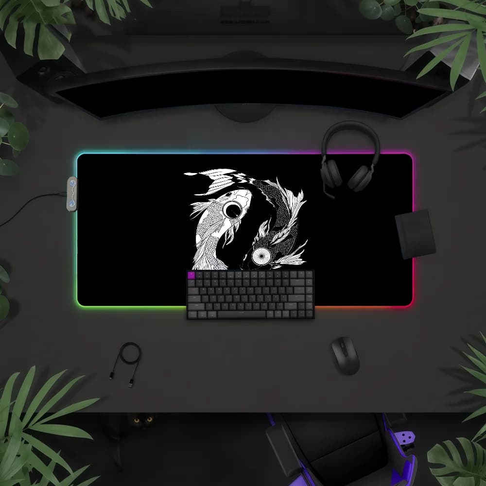 Tappetino per mouse Art Koi Fish con luce LED RGB, tastiera da gioco colorata, copertura antiscivolo, superficie impermeabile