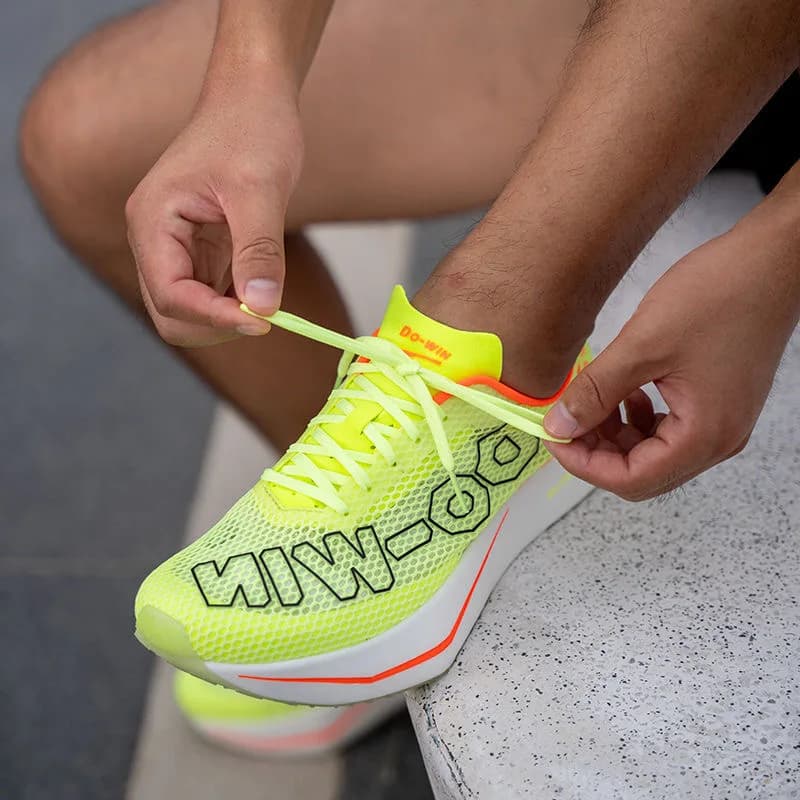 Scarpe da Corsa 2026 per Uomo e Donna, Super Leggere con Piastra in Carbonio, Scarpe Sportive per Coppie, Suola Morbida per Camminata e Jogging