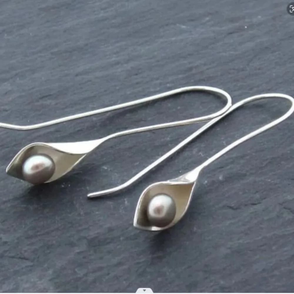 1 Pair Geometric Silvery Faux Pearl Dark Night Ear Cuff Simple Elegant Vintage Fashion Commute Hypoallergenic Tarnish Resistant Y2K Aesthetic Dainty Jewelry Gift for Women