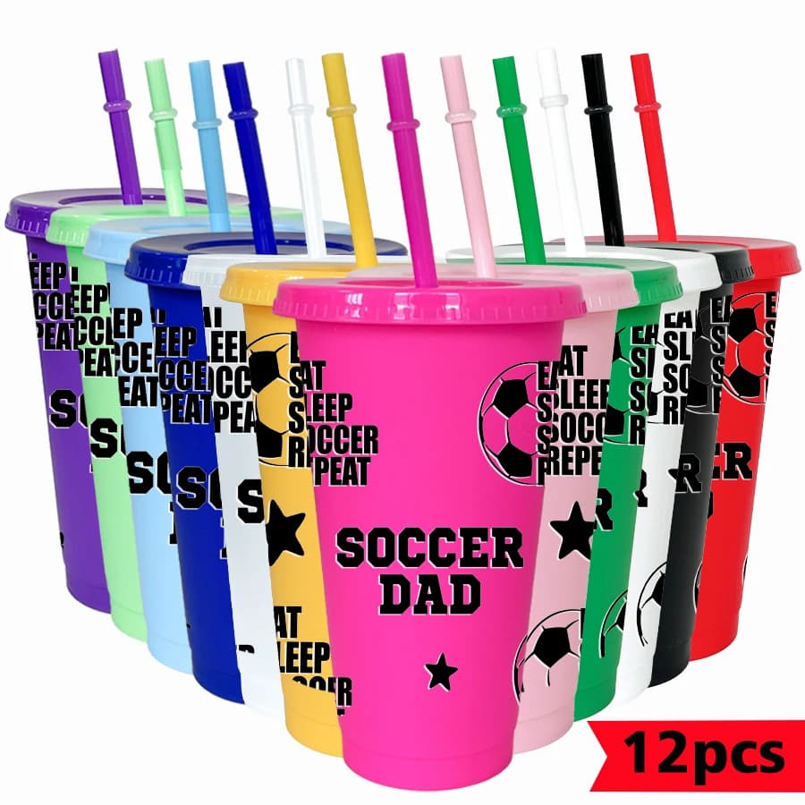Set da 12 bicchieri in plastica colorata da 26oz con motivo a stella del calcio, ideali per feste di compleanno, regali per il ritorno a scuola e bevande per il giorno della partita.
