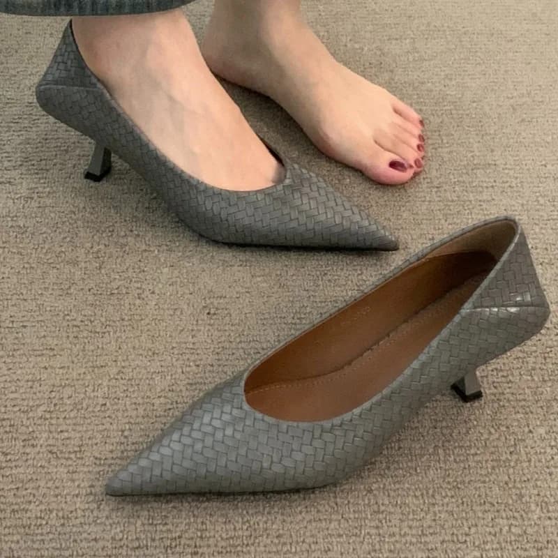 2025 Primavera Nuove donne Tacchi alti firmati a punta sexy, Abiti eleganti, Scarpe da festa, Tacchi a spillo comodi e scollati