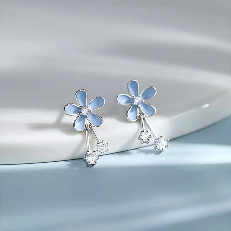 A pair of blue daisy flower sweet earrings, simple and elegant temperament luxury stud earrings, women's gifts, high-quality alloy ear jewelry, daily versatile jewelry