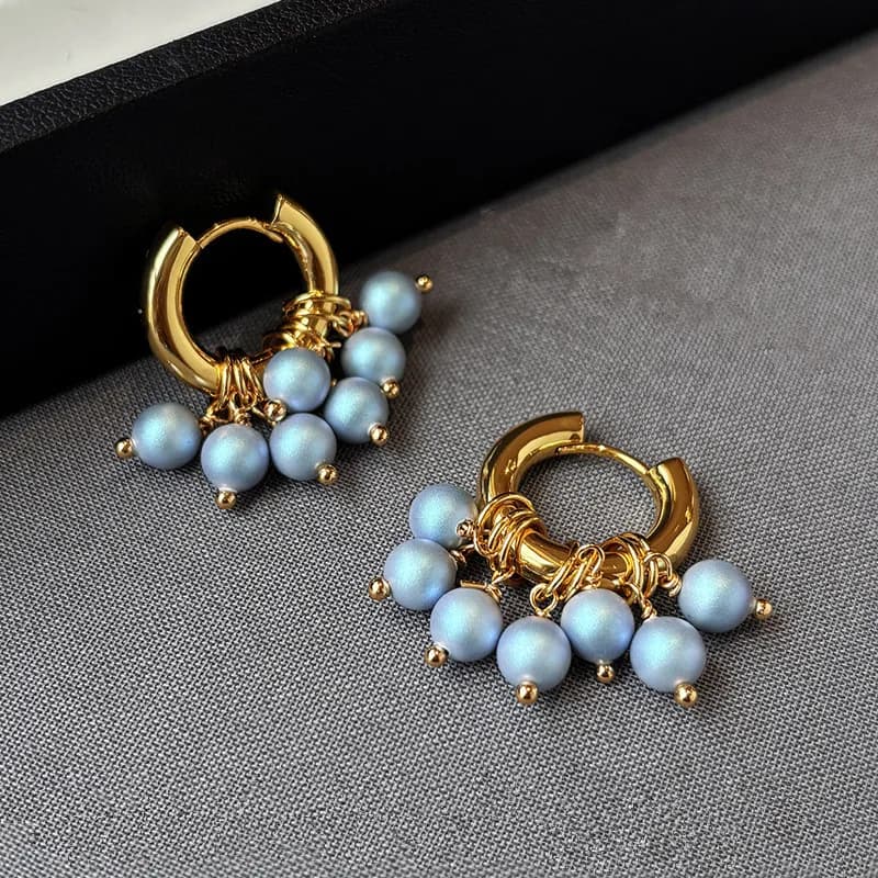 A Set Of Stylish And Elegant Cold Style Pearl Earrings And Necklaces For Women, Featuring A Frosted Blue Pearl Color.