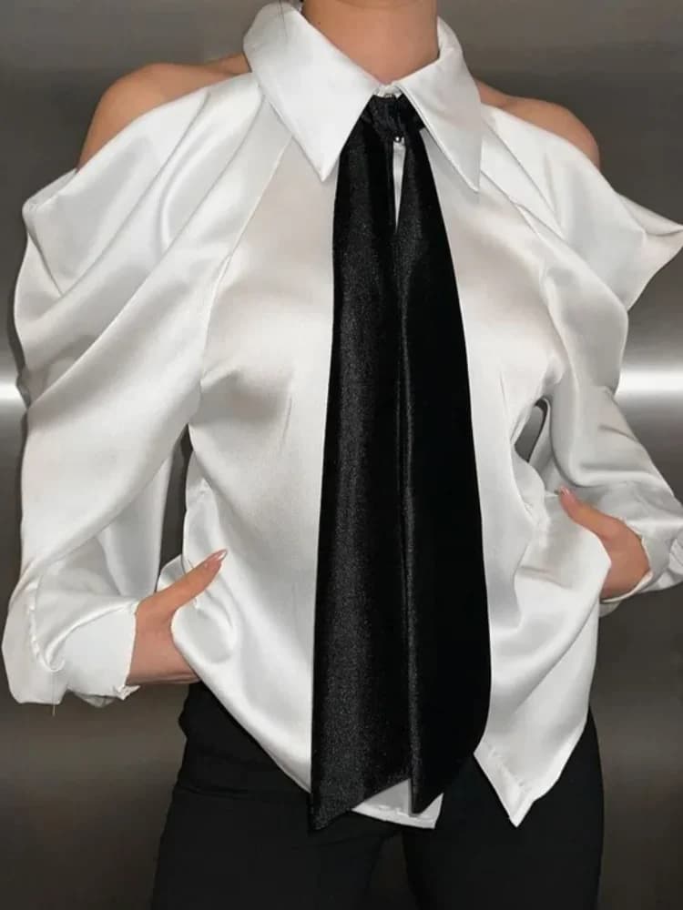 Camicia da donna bianca patchwork elegante con risvolto, maniche lunghe, casual, con cravatta e spalle scoperte, blusa con bottoni da donna 2026