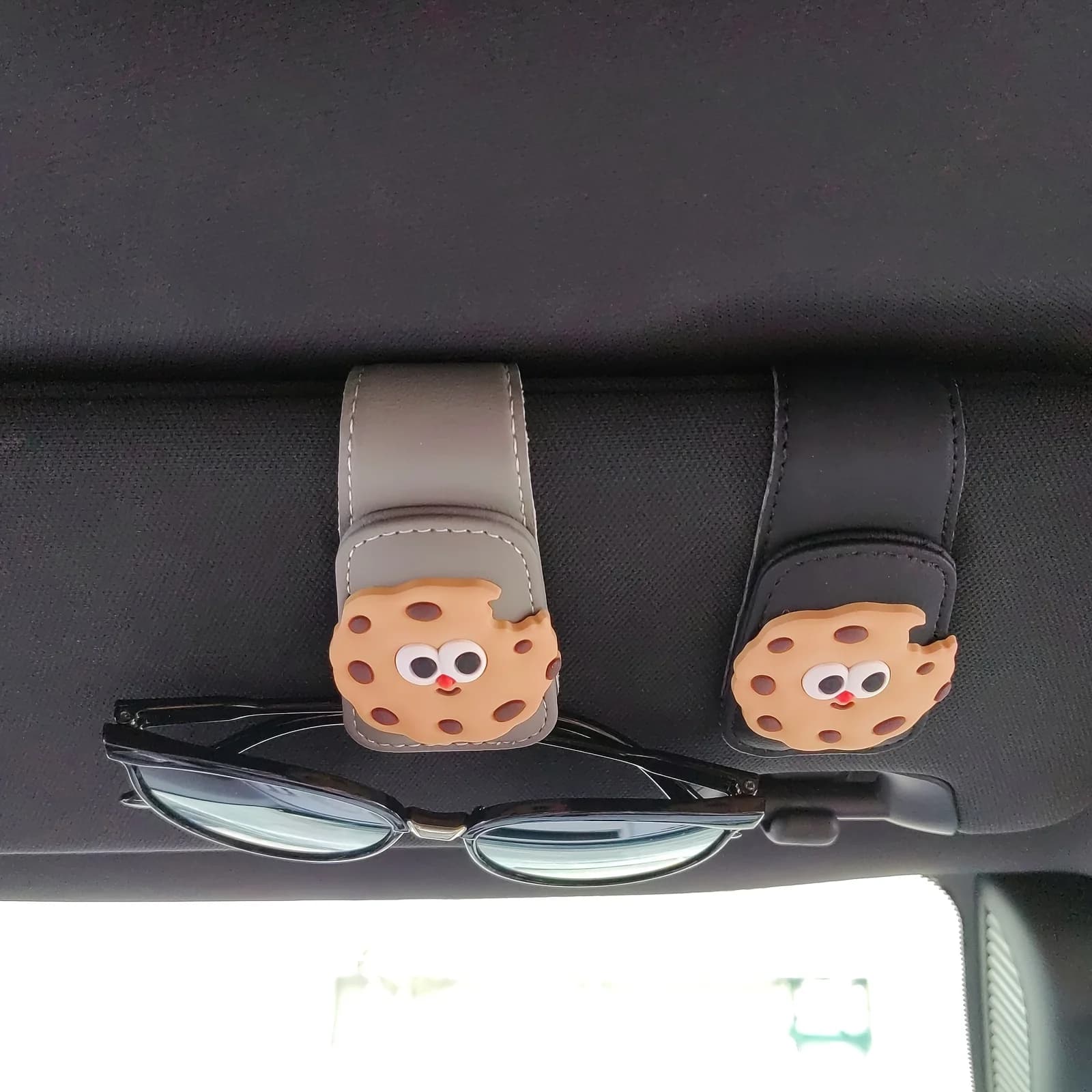 Clip per occhiali per auto Supporto per occhiali da sole per auto multifunzionale Occhiali per auto Clip per occhiali laterali umani per biscotti creativi universali