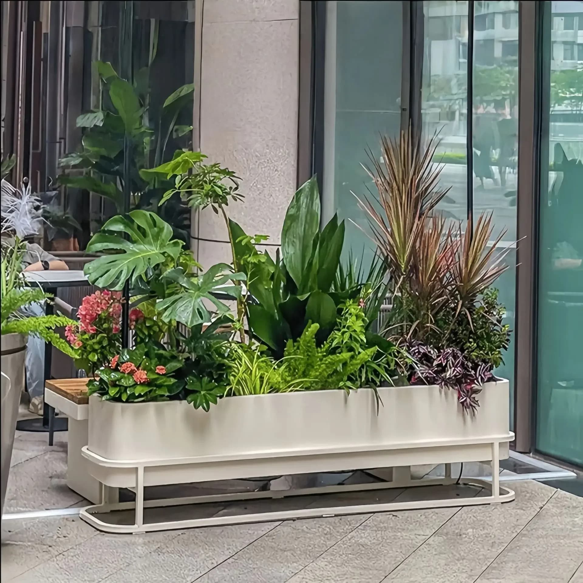 Metal rust-proof flower slot Commercial street outer pendulum Coffee shop Leisure area Fence partition Planting box