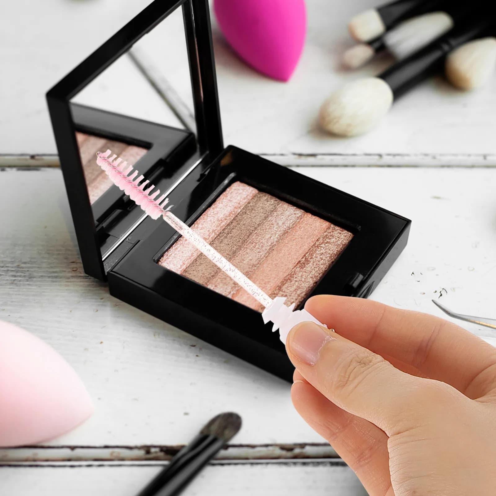 Spazzola per ciglia, applicatore per mascara, strumento per il trucco degli occhi, setole delicate, comoda copertura, leggera e portatile