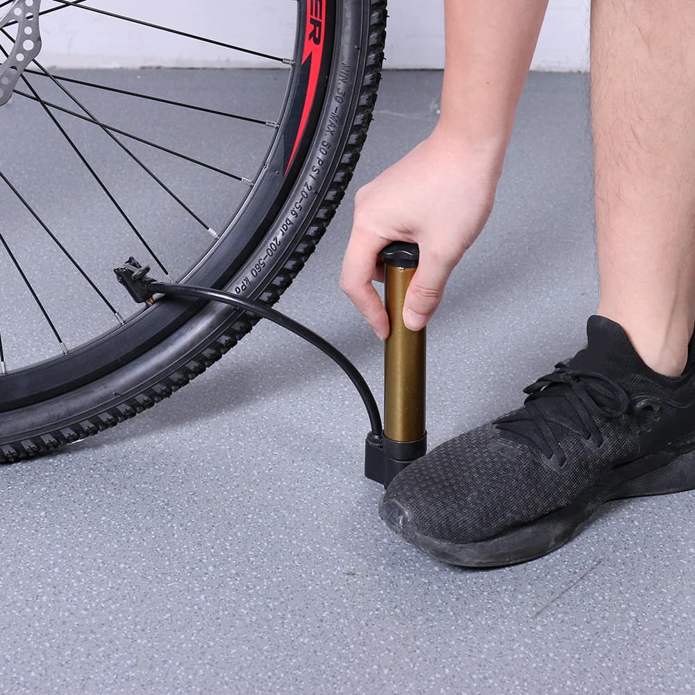 Pompa Manuale Leggera per Gonfiare Pneumatici di Biciclette, Palloni da Calcio e Basket, Pompa Portatile con Adattatore per Valvola Schrader