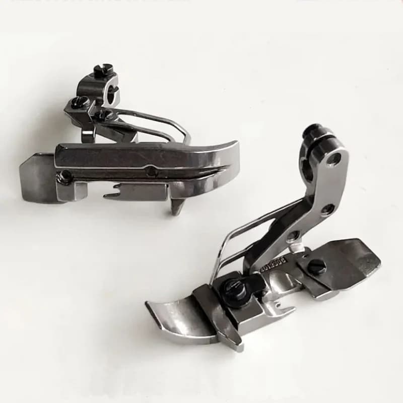 Piedino per ribaltamento Piedino per tubazioni per macchina da cucire overlock industriale a 4 fili serie 700/747/798/900/800 EX