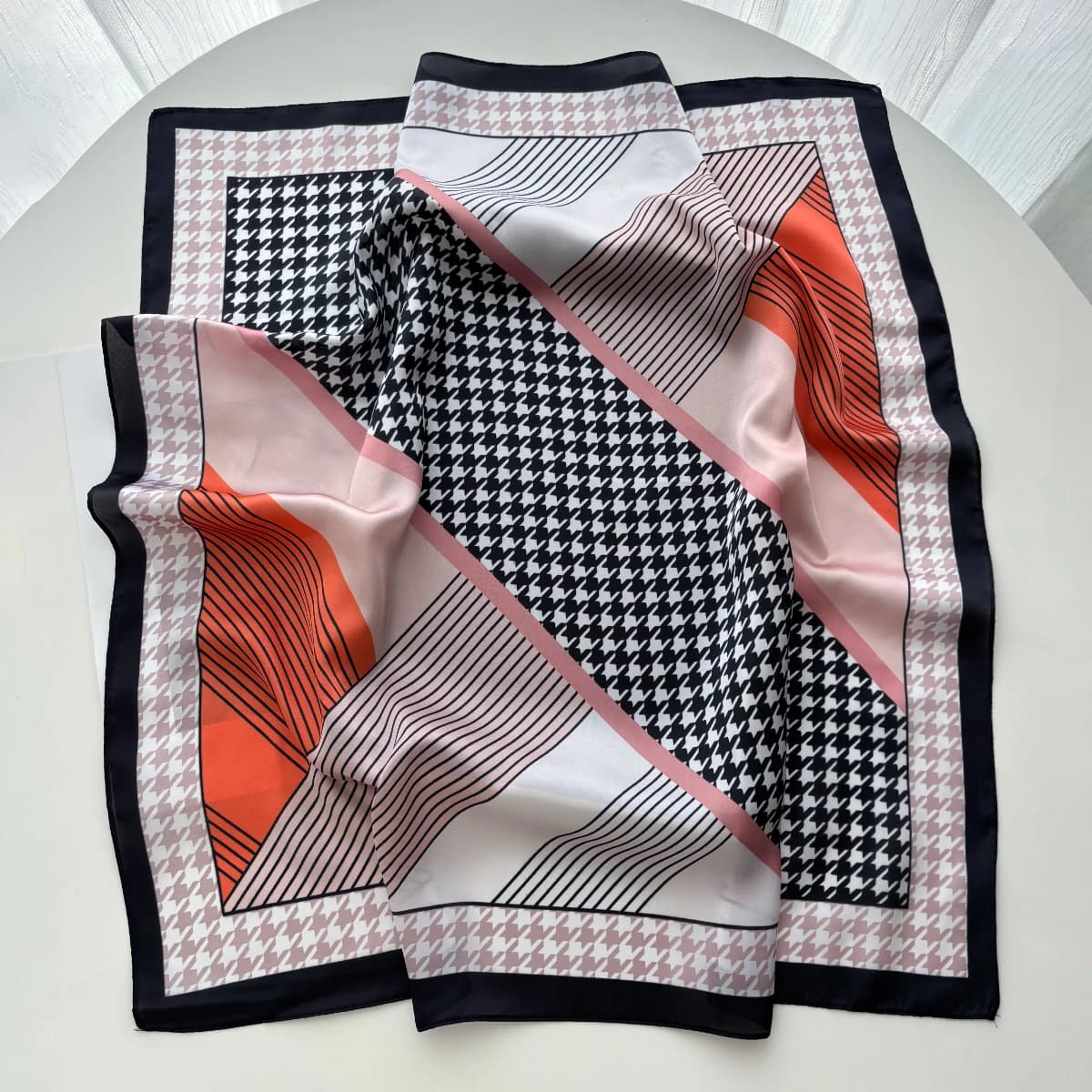 Nuovo foulard quadrato stampato da donna, morbido in raso effetto seta, sciarpa, bandana, hijab di lusso, elegante scialle e coprispalle