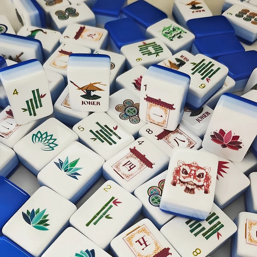 US Stock Sky Blue Engraved Mahjong Tiles Luxury Acrylic American Mahjong Set Travel Mah Jongg Sets for Adults Board Games Gifts