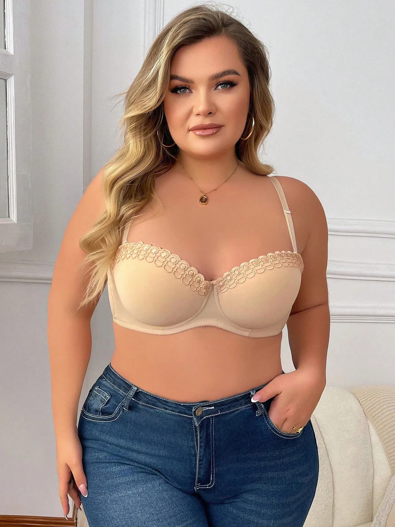 Women's Oversize Underwear With Half Cup Pull-up Flower Embroidery Design Suitable for Full Body Women Bar J2592