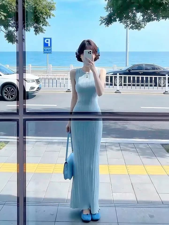 Abito blu in maglia senza maniche da donna, estivo, snellente, a vita alta, gonna lunga, sexy con spacco, stile coreano per l'ufficio e il pendolarismo