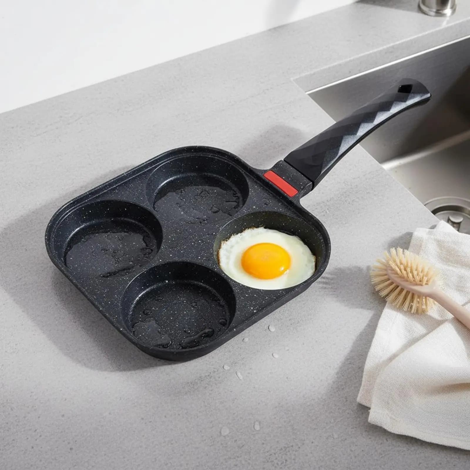 Padella per Omelette a 4 Fori, Riscaldamento Rapido, Antiaderente, per Sostituzione Uova, Padella per Colazione Sana, Profonda